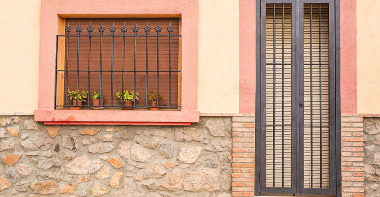 ventana-con-reja