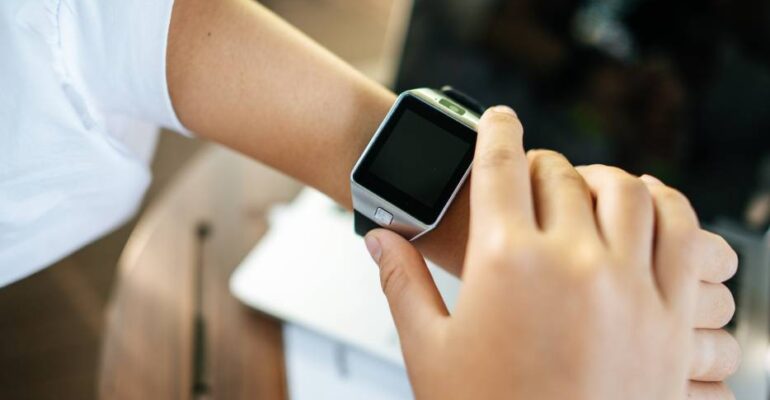 smart watch con función de llave automotriz